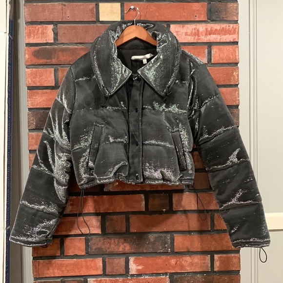 ππHPπ LOVERS + FRIENDS X Revolve Dee Cropped Puffer - Picture 13 of 15